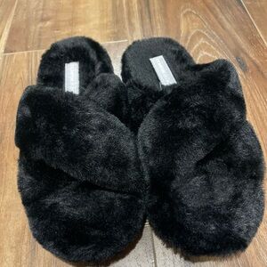 Tempur-Pedic Sloann Women's 7M Black Slippers Natural Faux Fur Cross Strap New